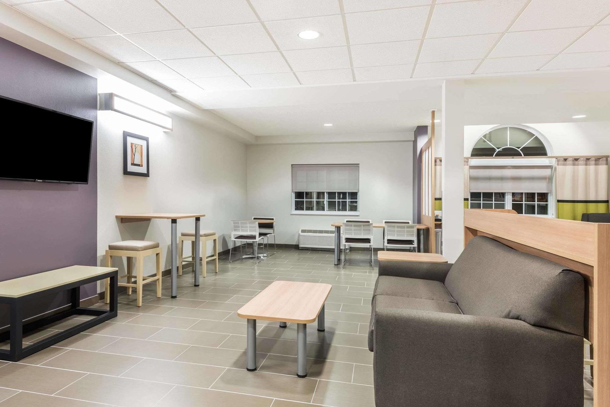 Microtel Inn & Suites By Wyndham Beaver Falls Екстериор снимка